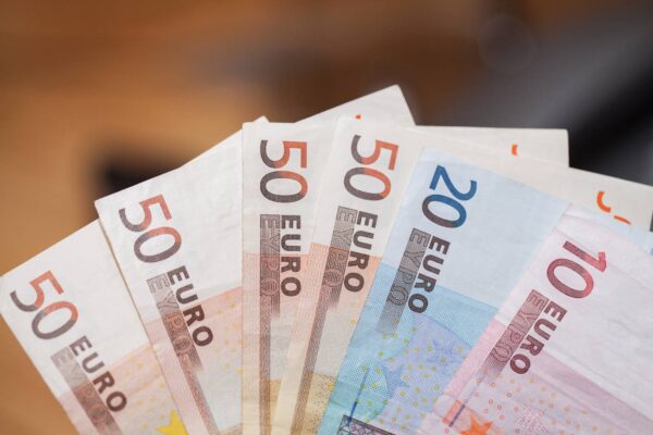 Επίδομα 534 ευρώ: Δείτε αναλυτικά ποιοί το δικαιούνται τον Ιανουάριο