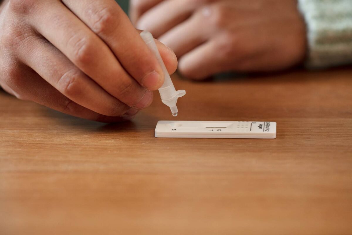 Σχολεία – Κόπτσης: Η διαχείριση των self test δεν είναι ευθύνη του υπουργείου