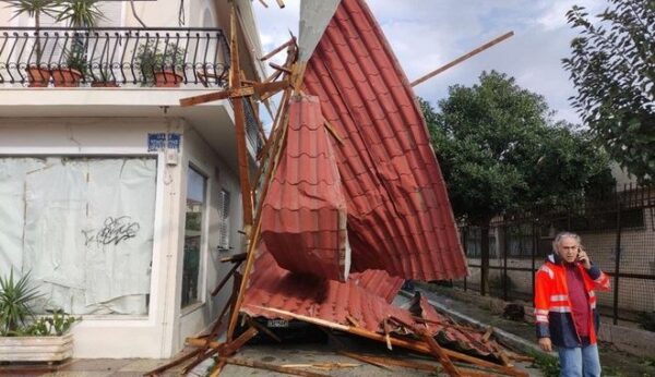 Κακοκαιρία: Μεγάλες ζημίες στη Ζάκυνθο – Ξηλώθηκε σκέπαστρο σχολείου