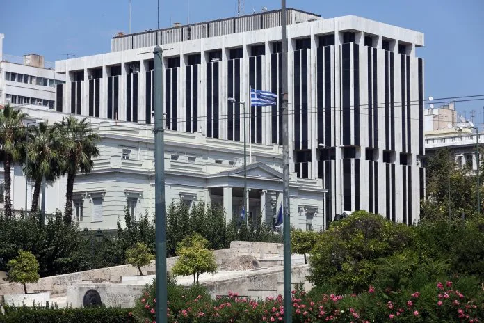 Απελαύνονται 12 Ρώσοι διπλωμάτες από την Ελλάδα – Δείτε γιατί