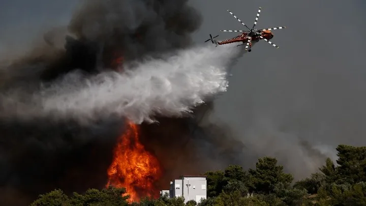 Φωτιά στην Πεντέλη: Τα ενεργά μέτωπα και η εξέλιξη της πυρκαγιάς