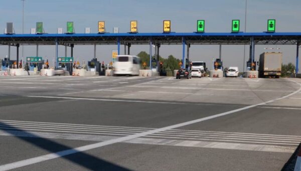 Μπαίνουν διόδια σε Βαρυμπόμπη και Άγιο Στέφανο;