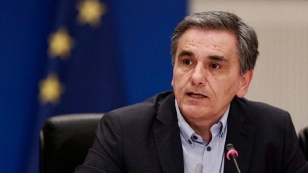 Τσακαλώτος: Να δοθεί επίδομα 600 ευρώ και στους εκπαιδευτικούς