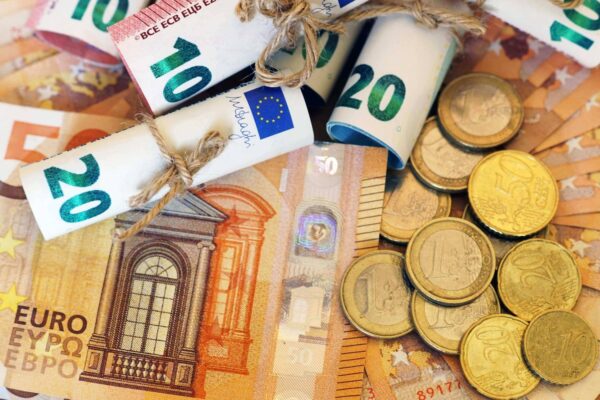 Επίδομα γέννησης: Η τροπολογία για την αύξηση της ενίσχυσης – Τα ποσά και οι δικαιούχοι