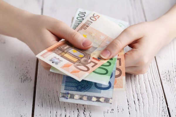 Κατώτατος μισθός: Πάνω από 800 ευρώ – Πότε έρχονται οι επίσημες ανακοινώσεις