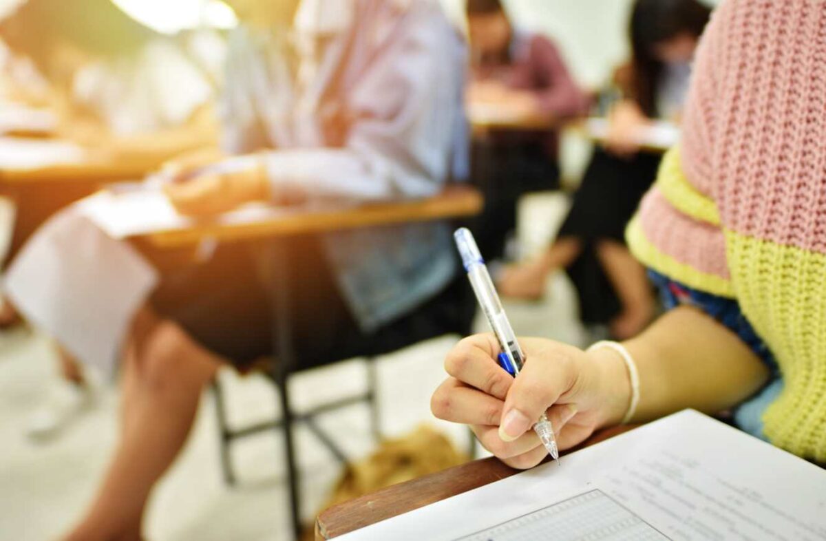 Πανελλήνιες 2024: Συλλογή υπογραφών για τη «σφαγή» στη Φυσική