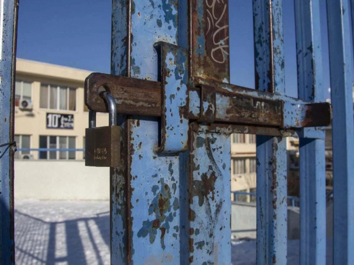 ΣΟΚ σε σχολείο! Έπεσαν σοβάδες εν ώρα μαθήματος μέσα σε αίθουσα