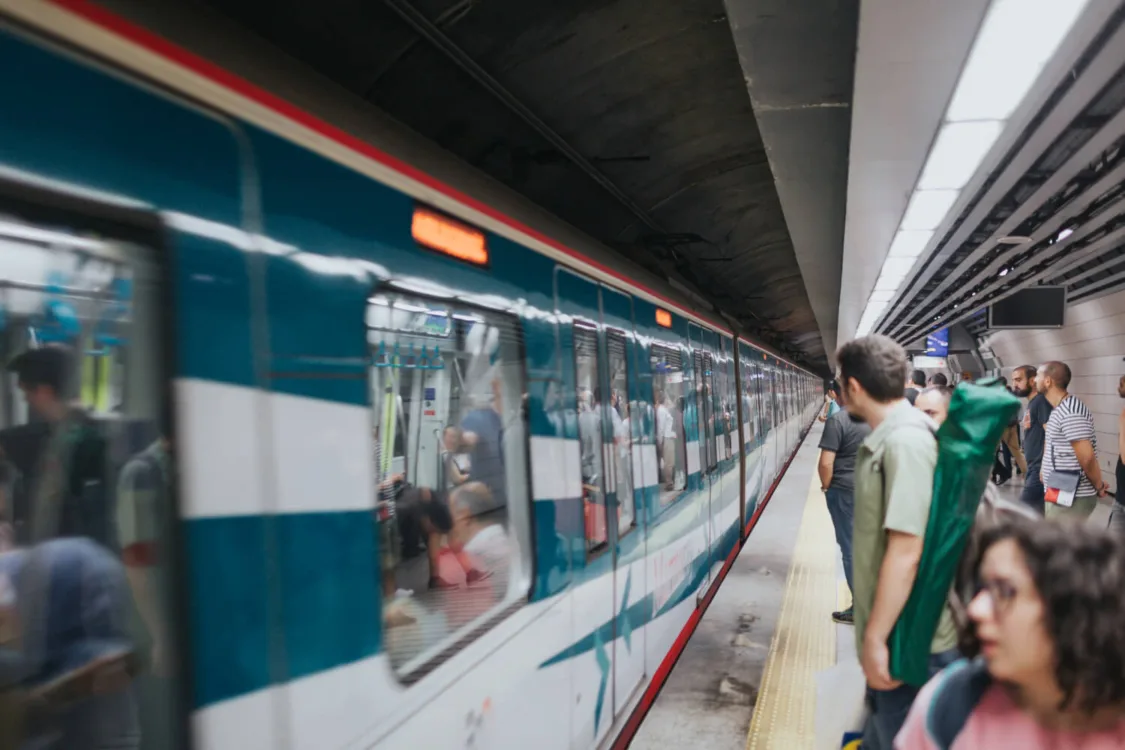 Μπαράζ ελέγχων εισιτηρίων αλλάζει το τοπίο στις μετακινήσεις - Τι πρέπει να γνωρίζετε