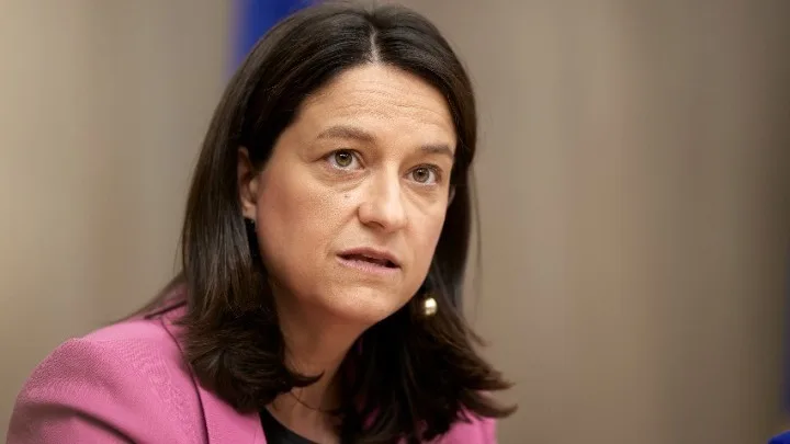 Κεραμέως: Τι ανακοίνωσε για τους μισθούς το 2026