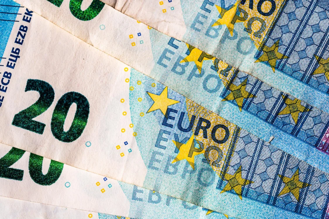 ΟΠΕΚΑ: Ποιά επιδόματα θα πληρωθούν την Δευτέρα 31/03 - Τι θα γίνει με την προπληρωμένη κάρτα και το επίδομα παιδιού