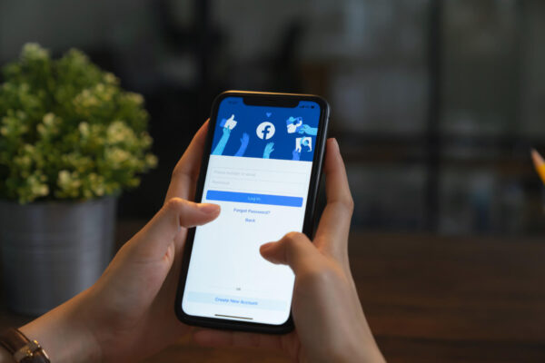 «Έπεσαν» Facebook και Messenger – Προβλήματα αντιμετωπίζουν οι χρήστες