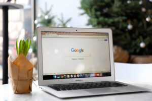 Η Google προειδοποιεί: Χάκερ χρησιμοποιούν AI για να εντοπίζουν αόρατα κενά ασφαλείας