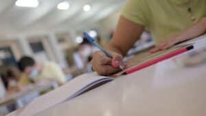 Πανελλήνιες 2025: Τα επίσημα στατιστικά στοιχεία για τις βαθμολογίες πανελληνίων