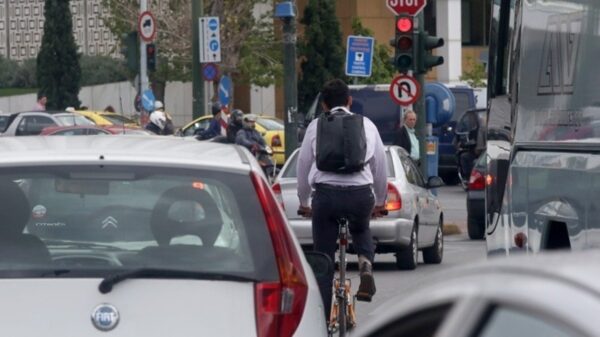 Τέλος τα ηλεκτρικά πατίνια για τους κάτω των 17 ετών – Πρόστιμα και ασφάλιση