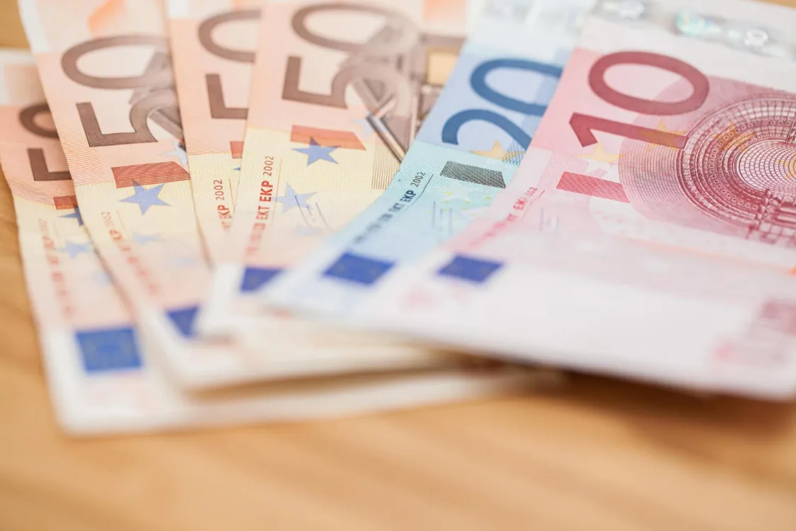 Επιδόματα: Αντίστροφη μέτρηση για τις πληρωμές ΟΠΕΚΑ