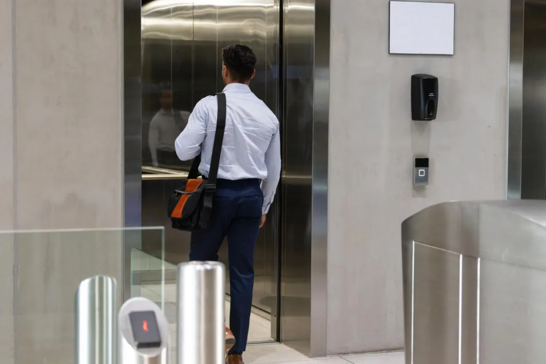 Aνελκυστήρες: Άμεσα δήλωση ή πρόστιμα έως 5.000 ευρώ και σφράγισμα