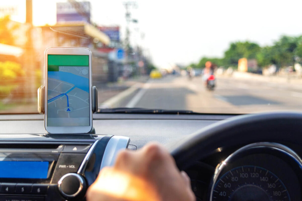 Google Maps και οδήγηση: Πότε επιτρέπεται και πότε κινδυνεύετε με πρόστιμο