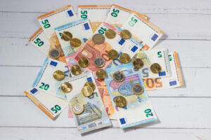 Αντίστροφα μετρά ο χρόνος για το Voucher των 200 ευρώ: Πώς θα πάρετε την επιδότηση