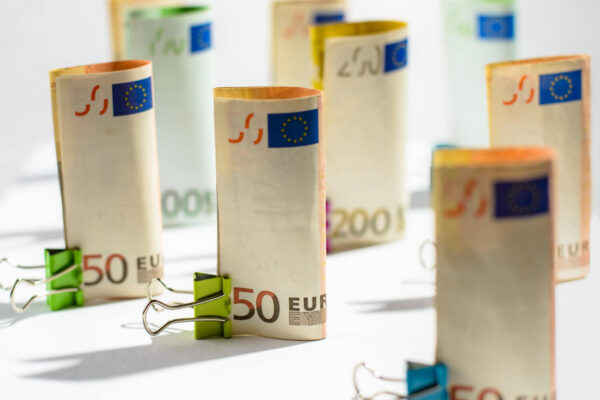 Δώρο Χριστουγέννων 2025: Θα γίνει νωρίτερα φέτος η πληρωμή – Τι πρέπει να γνωρίζουν εργαζόμενοι και εργοδότες