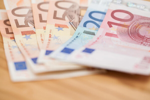 Δώρο Χριστουγέννων 2025: Ανατροπή με την ημερομηνία καταβολής – Πότε θα δοθεί