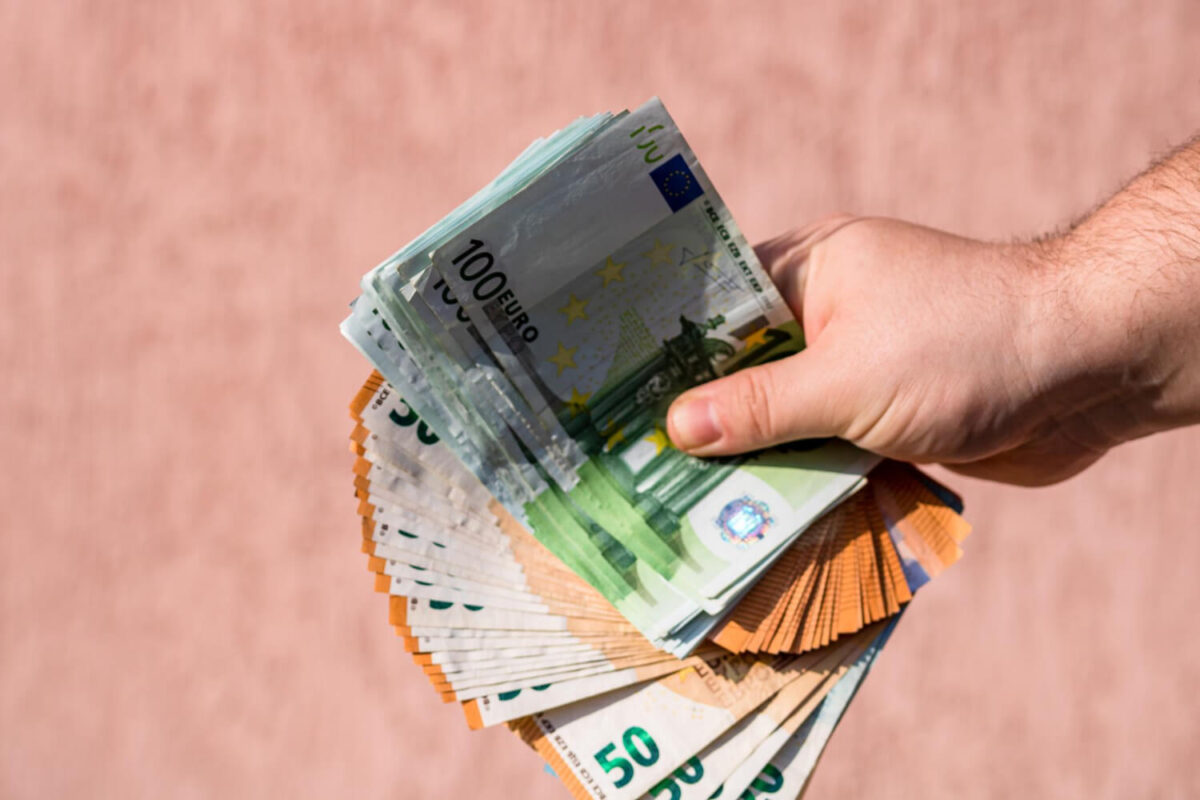 Επιδόματα-  Μακροχρόνια άνεργοι ΔΥΠΑ: Πότε καταβάλλεται το μπόνους των 300 ευρώ
