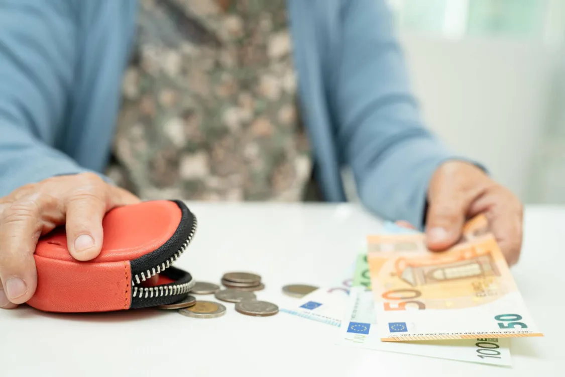 Ανισότητες και χαμηλά εισοδήματα για τους συνταξιούχους - Τι δείχνουν τα στοιχεία