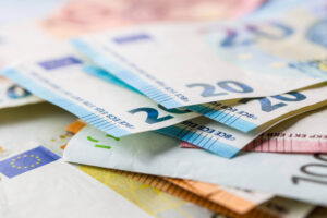Επίδομα «μετακόμισης»: Οδηγός με όλες τις τελευταίες πληροφορίες για τους δικαιούχους και τα ποσά