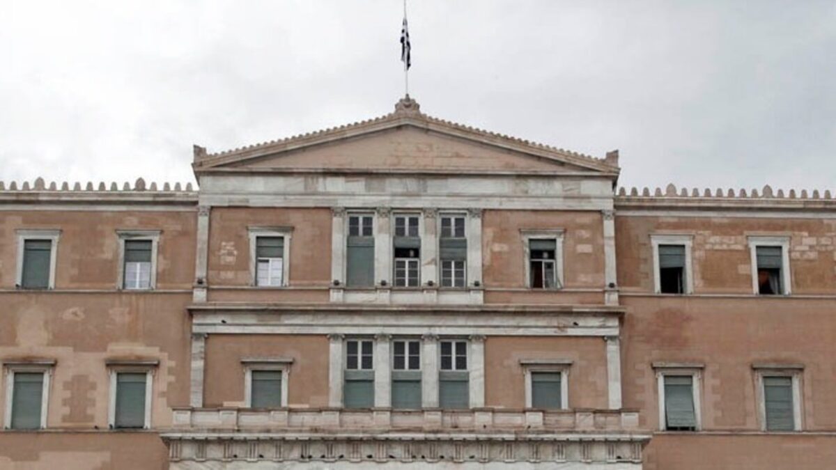 Ελληνική Λύση: Ερώτηση για μετατάξεις εκπαιδευτικών σε ΣΑΕΚ – Τι απαντά το Υπουργείο