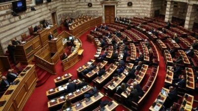 Σχολεία: Στη Βουλή το πρόβλημα με τα 27άρια τμήματα – Παπαϊωάννου: Μη δημιουργούμε εικόνα συγχωνεύσεων εκεί που δεν έγιναν