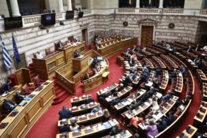 Σφοδρές αντιδράσεις των κομμάτων της αντιπολίτευσης για την τροπολογία των μη κρατικών πανεπιστημίων