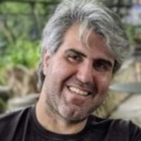 Όταν η Υπολογιστική Γλωσσολογία βγαίνει από το αμφιθέατρο: Τρεις ψηφιακοί βοηθοί για ανθρώπους που τους χρειάζονται