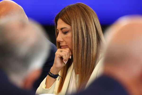 Ζαχαράκη για αναπληρωτές: Έρχεται δεύτερη φάση με περισσότερες από 6.000 προσλήψεις – Τι ανακοίνωσε για τα βιβλία και τη στέγαση
