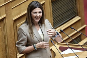 Ζαχαράκη για προσλήψεις αναπληρωτών: Πού παραμένουν τα κενά – Τι είπε για Εθνικό Απολυτήριο και Πανελλήνιες