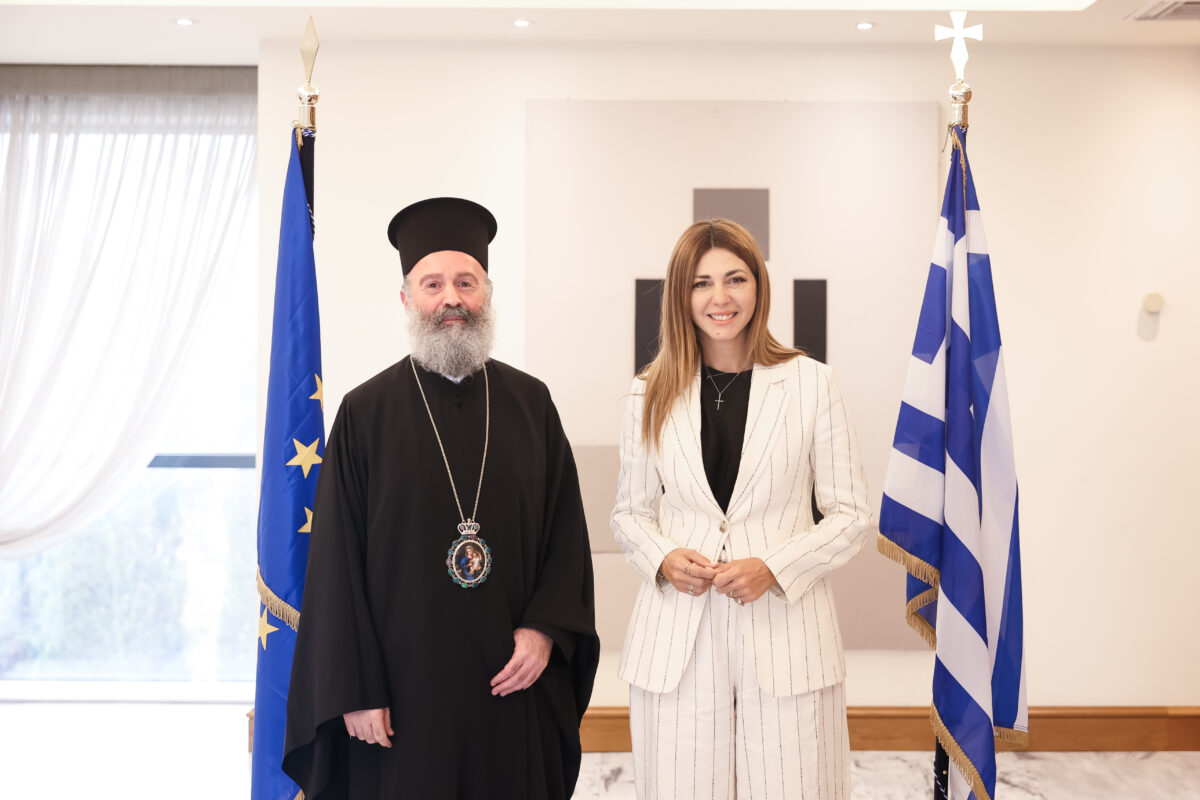 Ζαχαράκη: Ενίσχυση της ελληνόγλωσσης εκπαίδευσης στην Αυστραλία – 600 μόνιμες θέσεις κληρικών της Ομογένειας