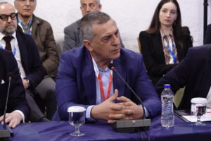 Στην κορυφή της παγκόσμιας επιστήμης ο καθηγητής Δημήτρης Κουρέτας – Η συγκινητική αφιέρωση