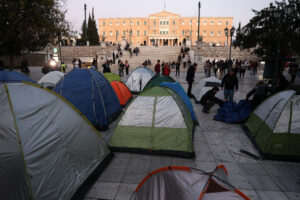 Στους δρόμους σήμερα μαθητές, φοιτητές και καθηγητές – Κορυφώνονται οι διαμαρτυρίες, σε απεργειακό κλοιό το κέντρο