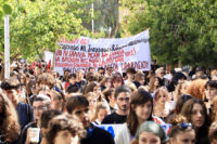 Με συνθήματα μπαλόνια και πανό στα γαλλικά το πανεκπαιδευτικο συλλαλητήριο στην Αθήνα – Μαζικές πορείες και σε άλλες πολεις