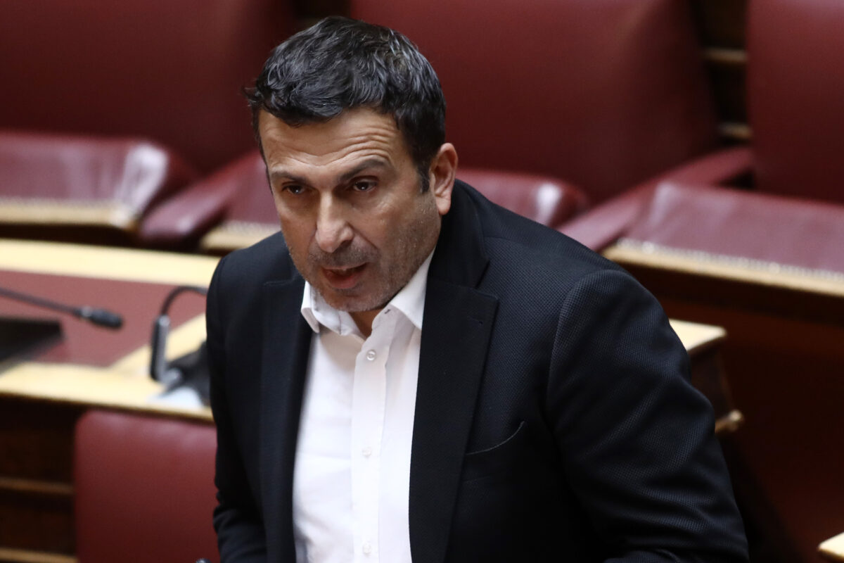 Κενά εκπαιδευτικών: Σύμβουλοι Εκπαίδευσης ανέλαβαν μαθήματα – Καταγγελία από το ΠΑΣΟΚ