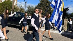 Αγωνία για τον 15χρονο Γιάννη: Από τον Ιούνιο περιμένει την επιστροφή της γραφομηχανής Μπράιγ