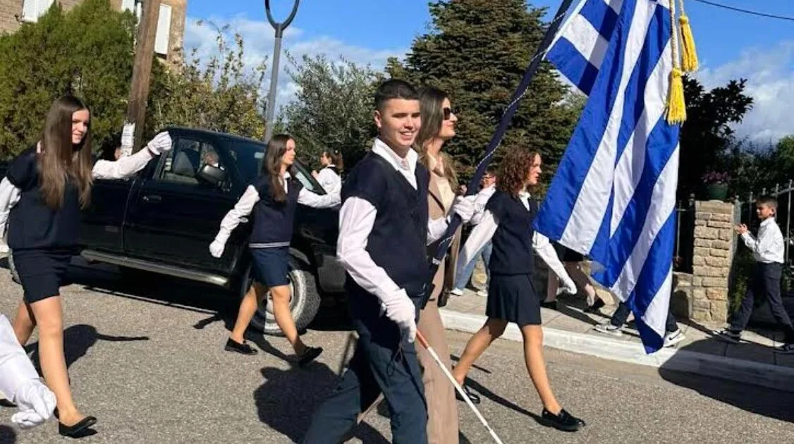 Αγωνία για τον 15χρονο Γιάννη: Από τον Ιούνιο περιμένει την επιστροφή της γραφομηχανής Μπράιγ
