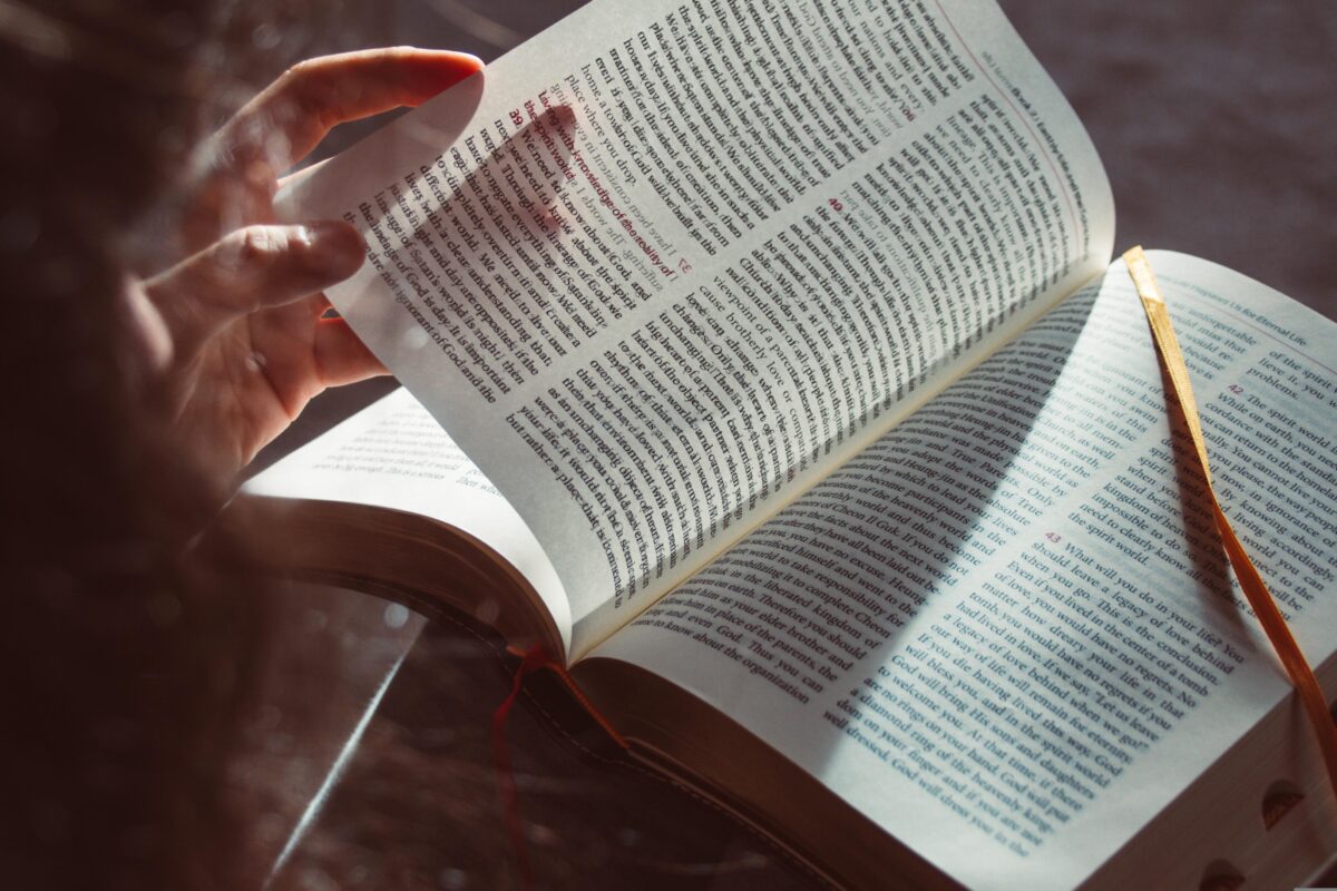 Το βιβλίο στην εποχή του BookTok: Η νέα γενιά αλλάζει «σελίδα» στην ανάγνωση