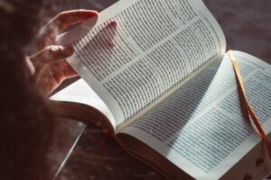 Το βιβλίο στην εποχή του BookTok: Η νέα γενιά αλλάζει «σελίδα» στην ανάγνωση