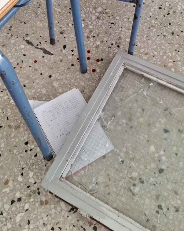Παράθυρο καταπλάκωσε μαθητή μέσα σε σχολική αίθουσα – Αγανάκτηση για την ασφάλεια των σχολικών κτιρίων