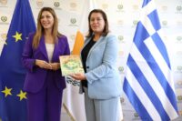 Ζαχαράκη στην Κύπρο: Μνημόνιο για την ιστορία του κυπριακού ελληνισμού και εκπαιδευτική συμμαχία για τα σχολεία